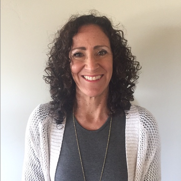 Profile Picture of Lori Rodebush (@lorimicheller) on Poshmark