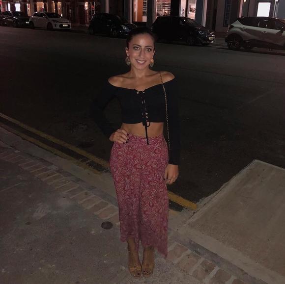 Profile Picture of Jasmine Walizadeh (@jwalizadeh) on Poshmark