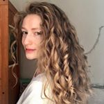 Profile Picture of Adeline 🌿 (@linen.curls) on Instagram