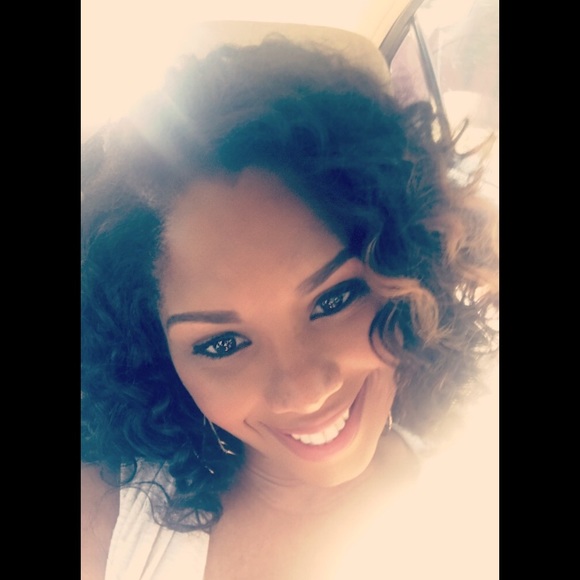 Profile Picture of Faith Trader (@ftrader75) on Poshmark