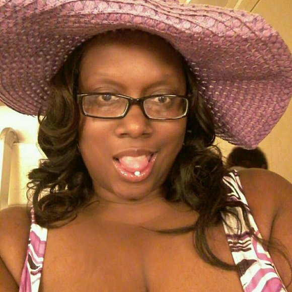 Profile Picture of Rolanda Campbell (@rolandacampbell) on Poshmark