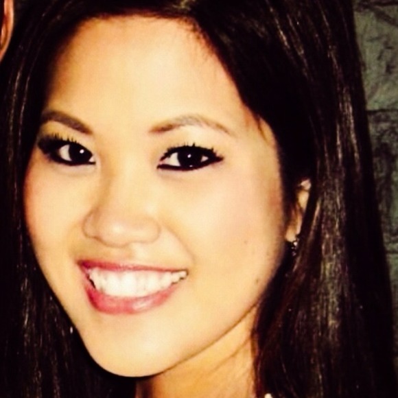 Profile Picture of Yolanda Lu (@ylu725) on Poshmark