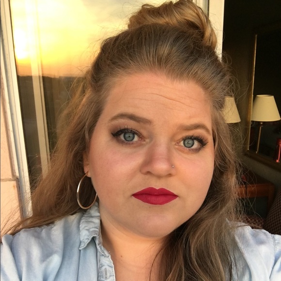 Profile Picture of Haley Massey (@hnm96) on Poshmark