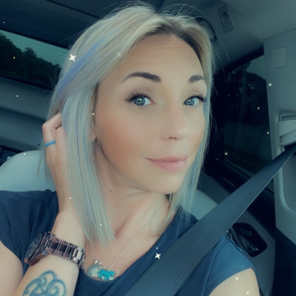 Profile Picture of Jennifer Sajecki (@jenypoprocks84) on Poshmark