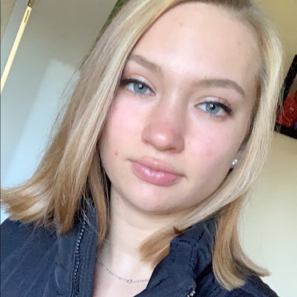 Profile Picture of Amelia Duffy (@amelia12312310) on Poshmark