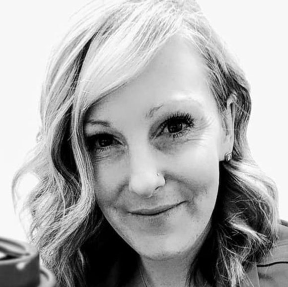 Profile Picture of Pamela Fraser (@pamela_fraser) on Poshmark