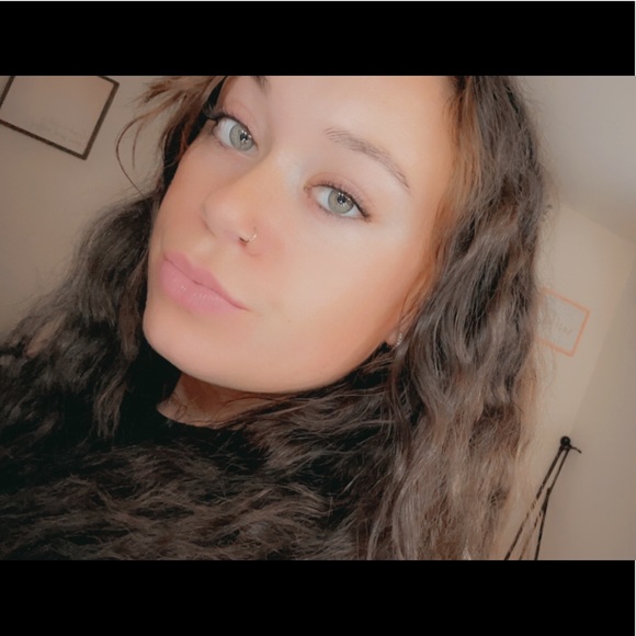 Profile Picture of Megan Keiper (@meganak_) on Poshmark