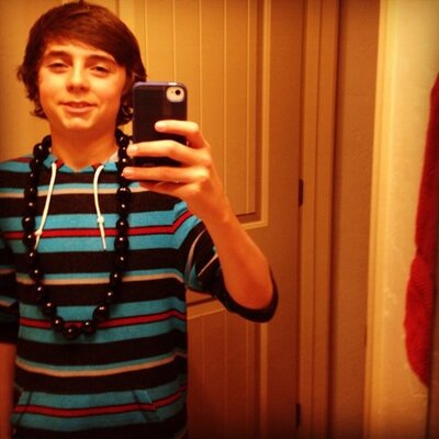 Profile Picture of Zach Pendleton (@12cheeshead85) on Twitter