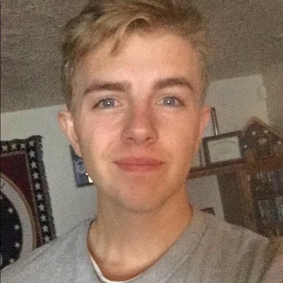 Profile Picture of Kevin Seng (@kev_bird) on Poshmark