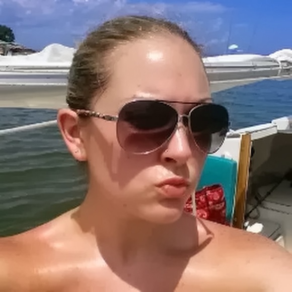 Profile Picture of Leigh-anne Walsh (@walshle28) on Poshmark