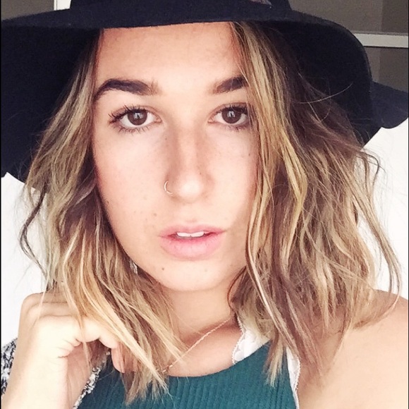 Ashley Mikyska - Poshmark Profile Picture of Ashley Mikyska (@acmikyska) on Poshmark