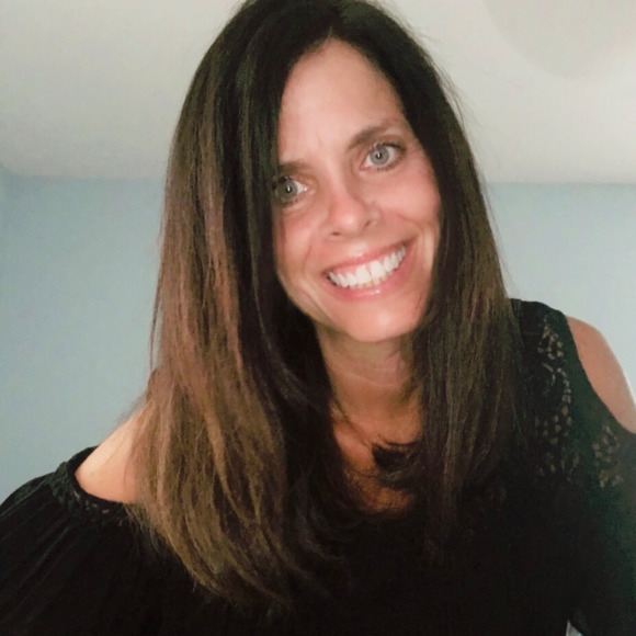 Profile Picture of Kim Huffman (@kimmiehuffman09) on Poshmark