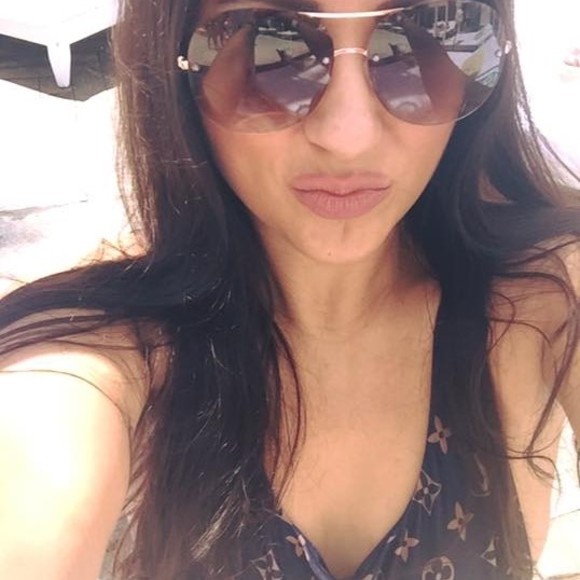 Profile Picture of Christina Scheusan (@christina8383) on Poshmark