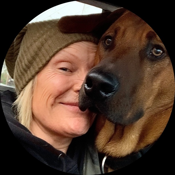 Profile Picture of Lisa Clayton (@shopsmart5) on Poshmark