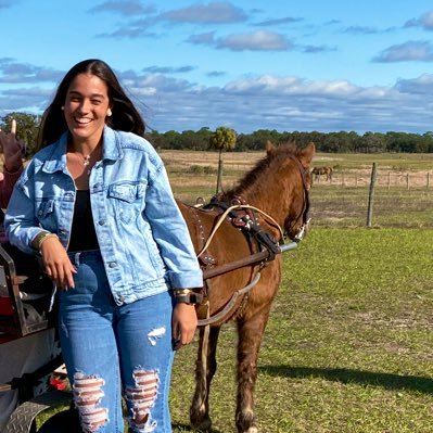 Profile Picture of Stephanie Hernandez (@shernandez2342) on Twitter