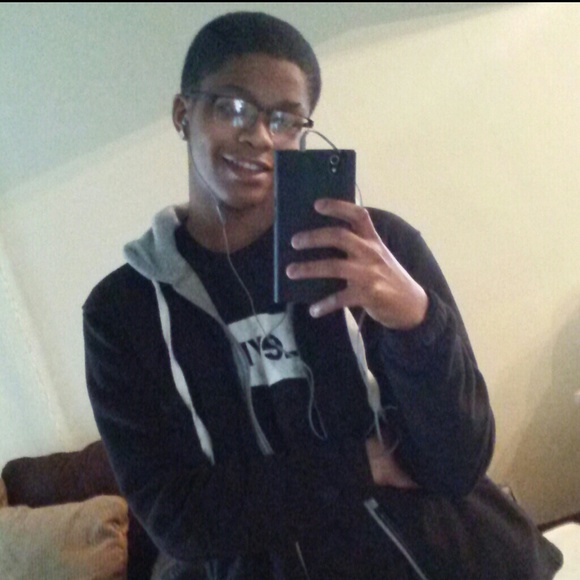 Profile Picture of Michael Artis (@mike_artis_1999) on Poshmark