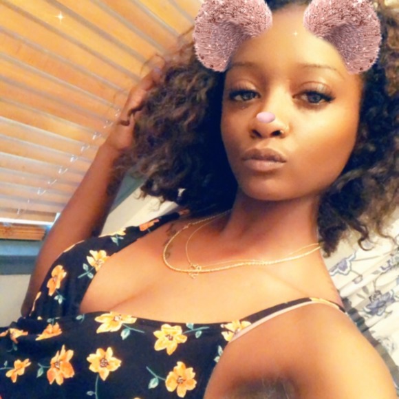 Profile Picture of Sade Allen (@dae716) on Poshmark