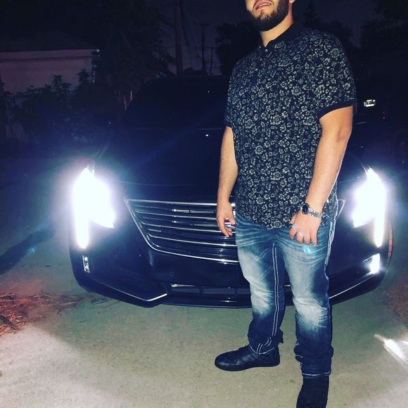 Profile Picture of Ali Mroue (@mroue27) on Poshmark