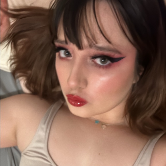 Profile Picture of Mae Long (@mae_long) on Poshmark