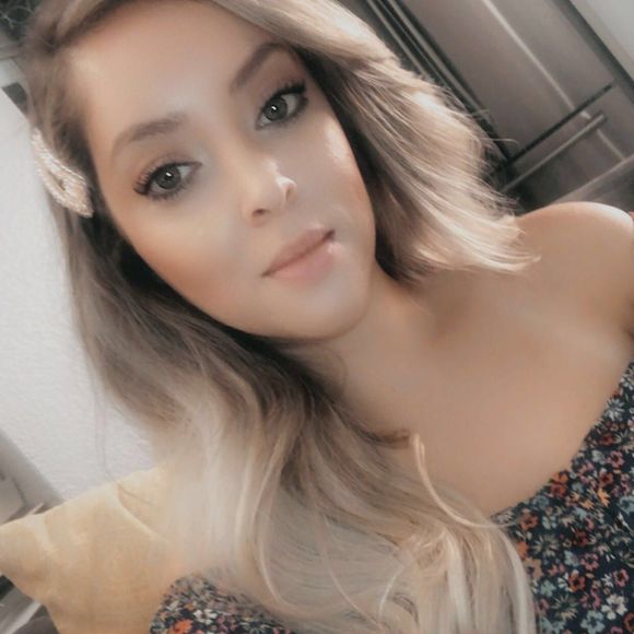 Profile Picture of Ivanna Garzona (@garzona2010) on Poshmark