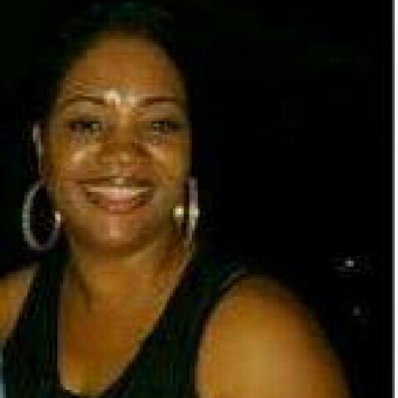 Profile Picture of Carolyn Epps (@_carolyn09) on Poshmark