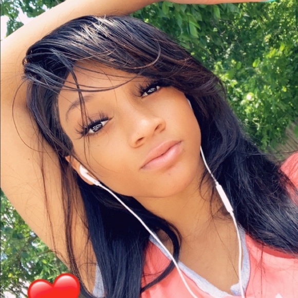 Profile Picture of Jerica Jones (@d0llhouse) on Poshmark