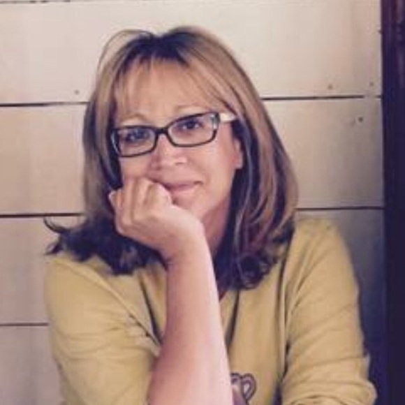 Sharon Simonick - Poshmark Profile Picture of Sharon Simonick (@texasbee) on Poshmark