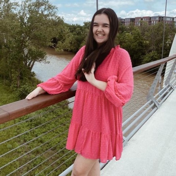 Profile Picture of Callene Laslo (@callenelaslo) on Poshmark