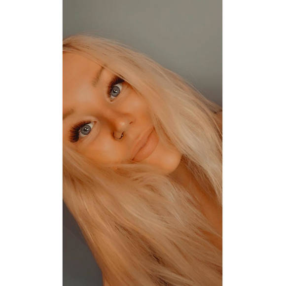 Profile Picture of Nada Wakeham (@weirdo12387) on Poshmark