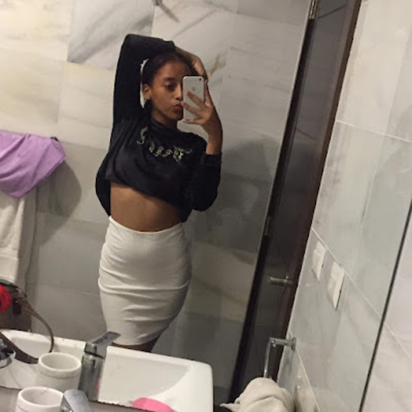 Profile Picture of Gabriela Constantino (@gabrielacons474) on Poshmark