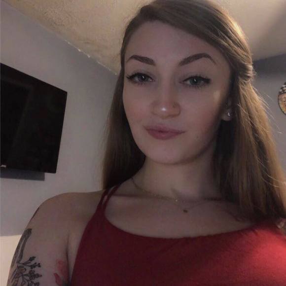 Profile Picture of Bracee Clifton-hall (@bracee716) on Poshmark