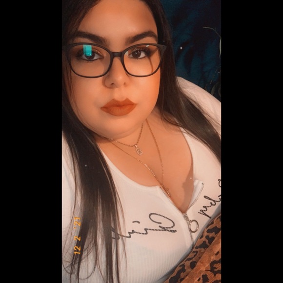 Profile Picture of Cecilia Esparza (@cecill559) on Poshmark