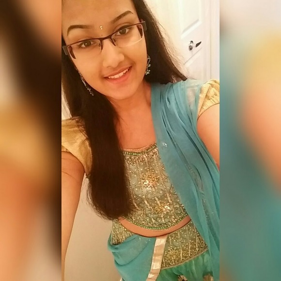 Profile Picture of Srija Matukumalli (@srija_123) on Poshmark