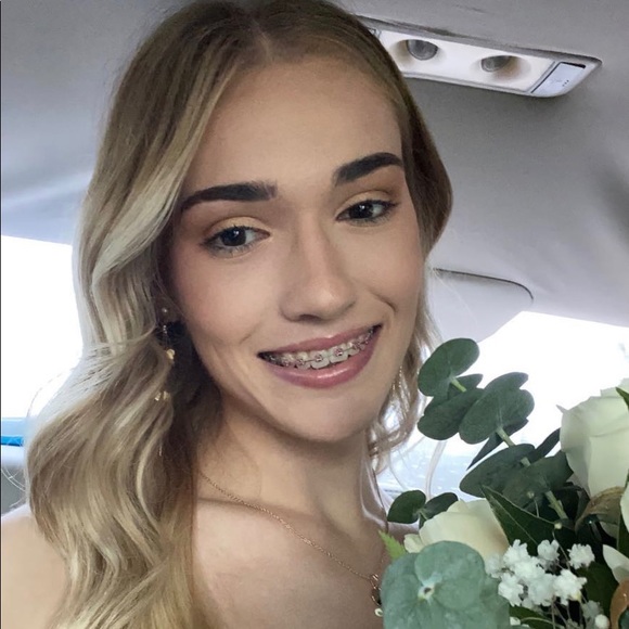 Profile Picture of Maddi Thibodaux (@maddithibodaux) on Poshmark