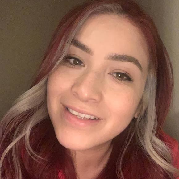 Profile Picture of Julia Quintero (@lavadora) on Poshmark