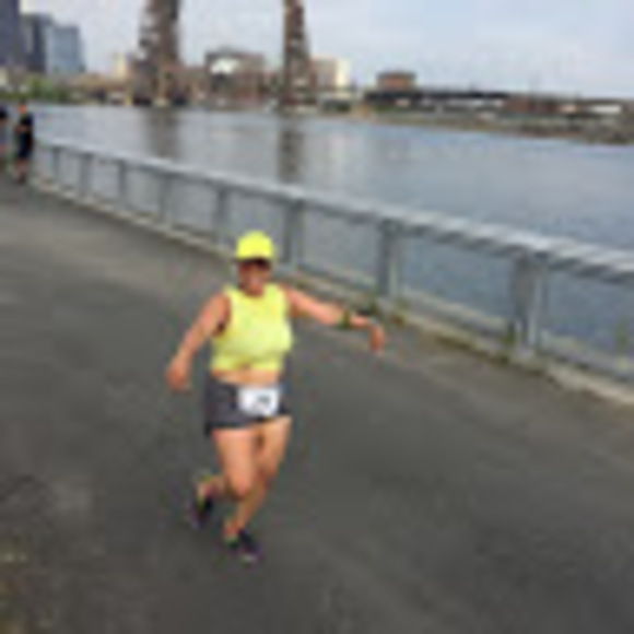 Profile Picture of Marjorie loves 2 run Scott (@marjoriescott12) on Poshmark