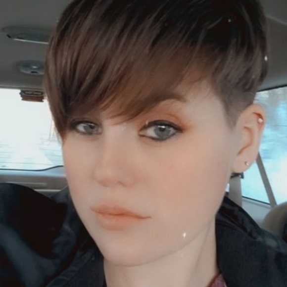 Profile Picture of Abby Szalewski (@abbyszalewski) on Poshmark