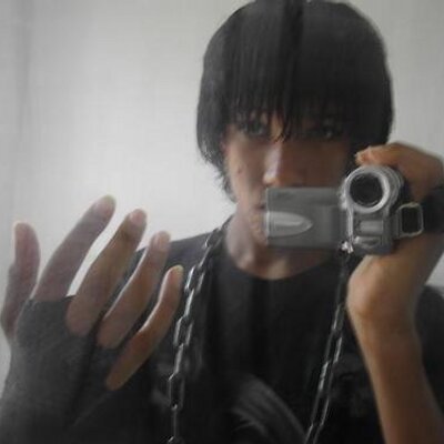 Profile Picture of Patrick Mcmunn (@EmoAxel) on Twitter