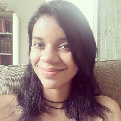 Profile Picture of Clara Andrade (@Clara_Athena) on Twitter