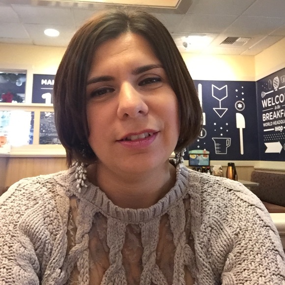 Profile Picture of Erica Vivanco (@ericaviva) on Poshmark
