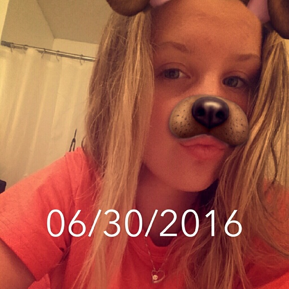 Profile Picture of Alyssa Ozburn (@alyssaozburn) on Poshmark