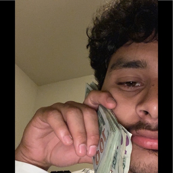 Profile Picture of Adam Junior (@adam_junior) on Poshmark