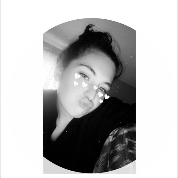 Profile Picture of Jeriann Marie (@jeriannmarie) on Poshmark