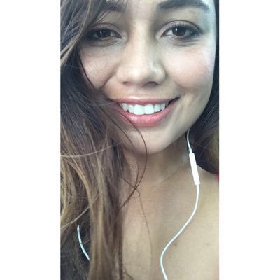 Profile Picture of Silvia D Mesa (@SilviaLinks) on Twitter