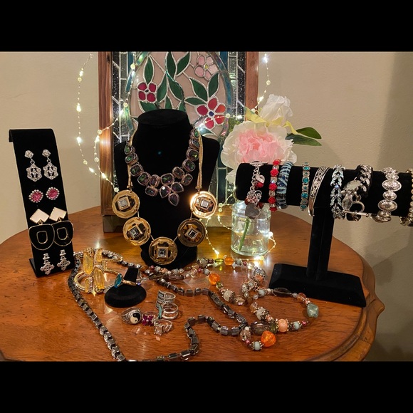 Profile Picture of Pamela Anglin (@pamela_anglin) on Poshmark