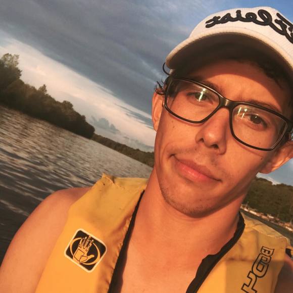 Profile Picture of Johnnie Berns (@johnnieberns) on Poshmark