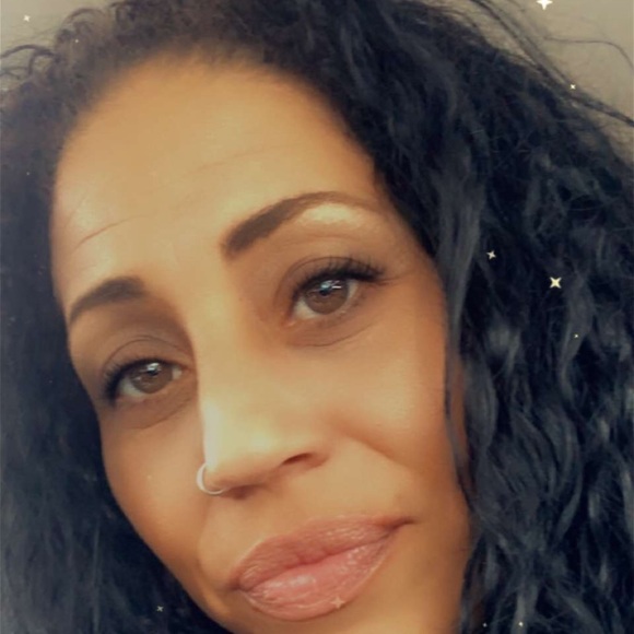 Profile Picture of Claudia Hutcherson (@hutchersonct) on Poshmark