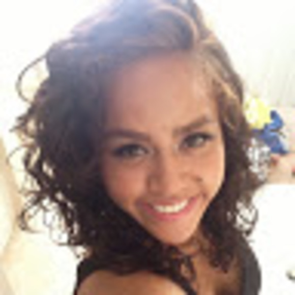 Profile Picture of Cacilda Athayde (@amenatha) on Poshmark