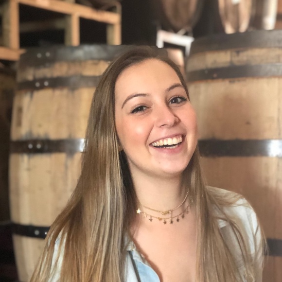 Profile Picture of Emma Brackmann (@elbrackmann) on Poshmark