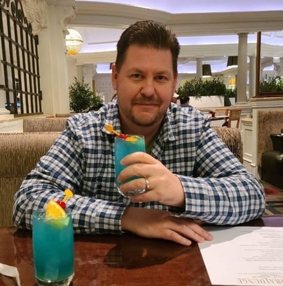 Profile Picture of Gregory Pickert (@kutasquare) on Poshmark